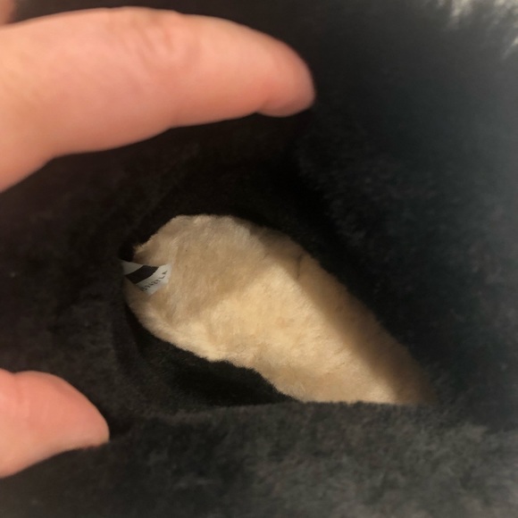 UGGS BOOTS - Picture 5 of 9